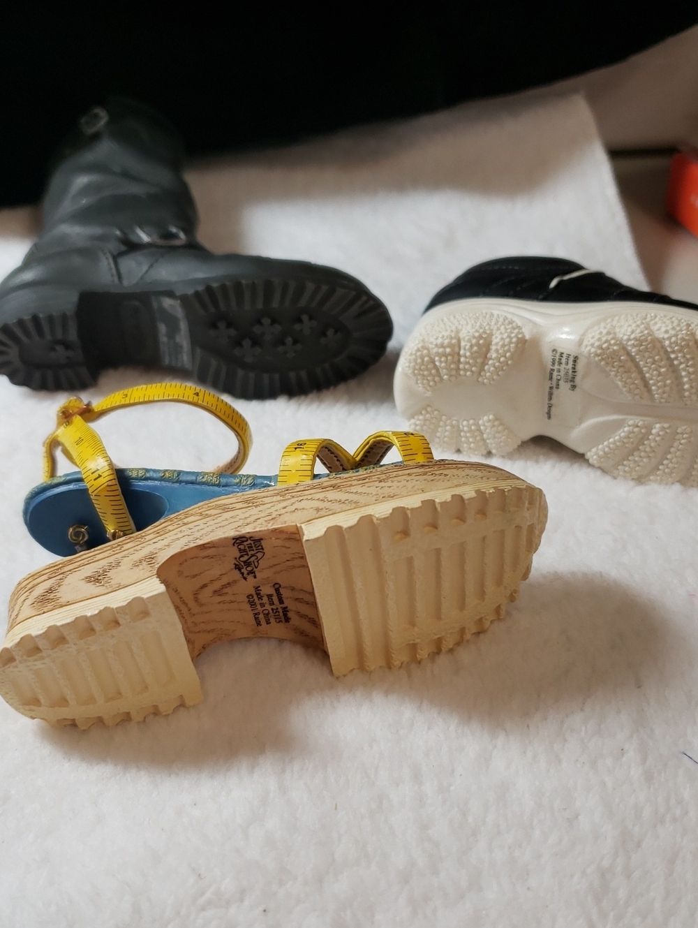 9 RIGHT SHOES - Picture 6 of 16